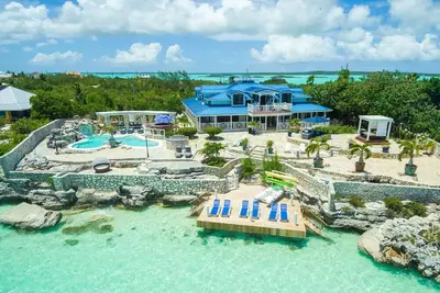 Image de New! Hidden Jewel - 6 bedroom villa with breath taking views of Sapodilla Bay