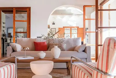 Image de 9 bedroom boutique spa hotel for exclusive use.