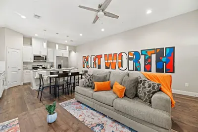 Image de Sleeps 10+KingBed+Backyard+Stockyards+Free Parking
