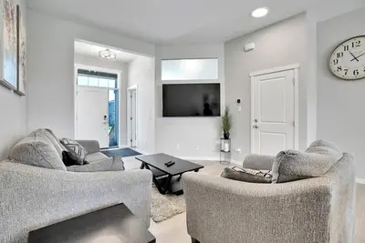 Image de New Stylish 4bdr/5bed/2. 5bath/Well Equiped For Remote Work/Games