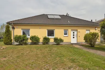 Image de Fantastic house surrounded by greenery, at ground level with covered terrace - ideal for relaxing for both small and large families