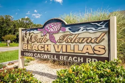 Image de Ocean Front Paradise. Relaxing beach front condo with all the comforts of home.