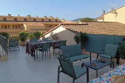 Image de Magnifique Appartement 3 pièces rénové au pied du massif de l'Estérel, mer 50m.