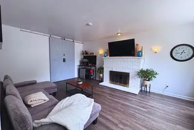 Image de Luna's Hosted Retreat - Private Family & Pet Friendly 2br Suite