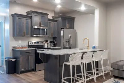Image de All Day at Bear Lake- 6-bedroom townhome with 2 kitchens in charming Garden City
