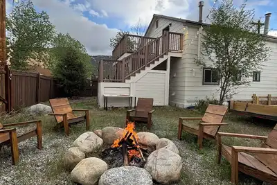 Image de Main Street Retreat-Upstairs-Pet Friendly-Large Deck! Str# 262