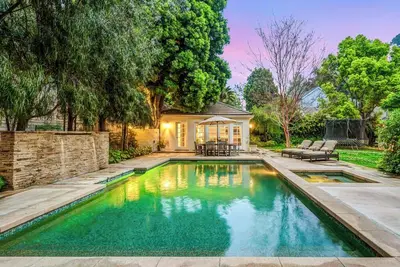 Image de Stunning Beverly Hills Oasis w/ Pool House