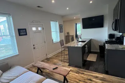 Image de Huge 2-bedroom apartment with 500 Mbps WiFi, full kitchen, Ac/Heat, and sleeps 7