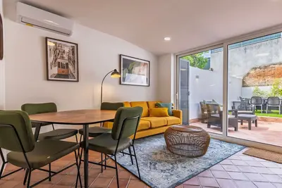 Image de Sunny Garden 2bdr Apartment by LovelyStay