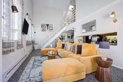 Image de Downtown Penthouse #5 | Vintage +gym & balcony