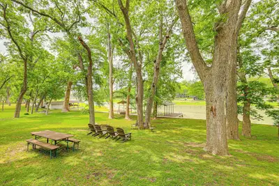 Image de Waterfront Seguin Lake House Near Downtown