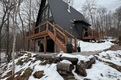 Image de Gorgeous Lakefront A-Frame Cabin!