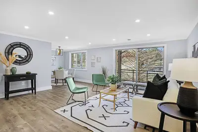 Image de Modern 2-bedroom condo, Walk to metro