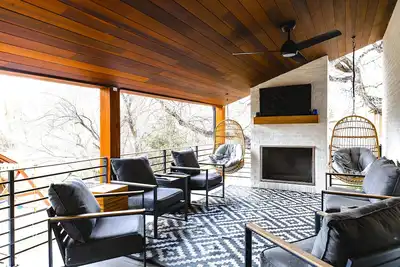 Image de Executive Retreat:Gym~Office~Orchard~Steam room~River~Playground and more!