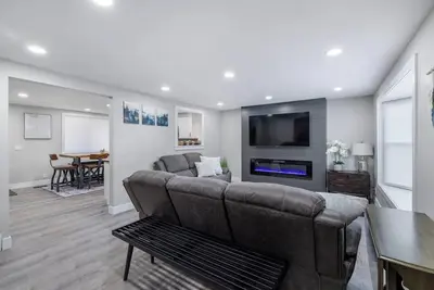 Image de Newly Renovated 4 bedroom home