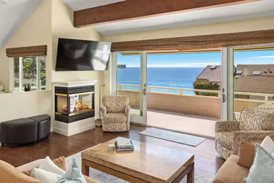 Image de Panoramic Views in Coastal Seabluffe!