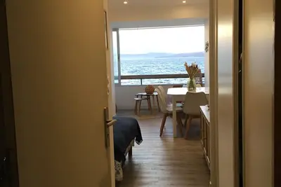 Image de Studio sur la plage les pieds dans l eau vue féerique