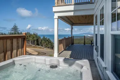 Image de 4-bedroom house in fabulous Depoe Bay with Views, hot tub and tesla charger