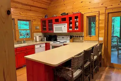 Image de Ruby Cottage in the Woods with Mountain Scenery