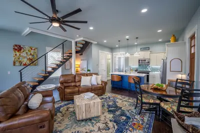 Image de Lakehouse/3 bd/2bath/sleeps 10/neighborhood pool