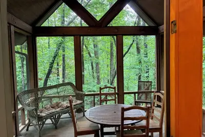 Image de Sapphire Cottage in the Woods with Mountain Scenery