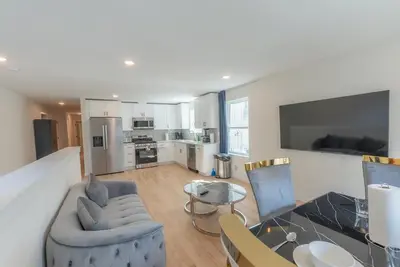 Image de Comfortable 6br/4ba Home 2 Units in One +Great for Family Trips +Free Parking