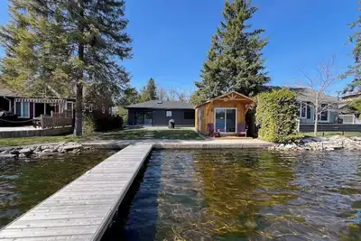 Image de Luxury Waterfront Bungalow on Sturgeon Lake