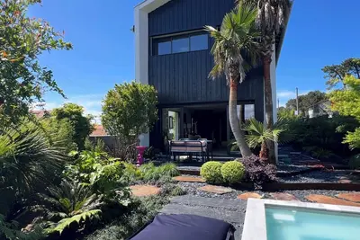 Image de Villa Jungle Etxea, au coeur de la Ville et a deux pas de la nature!