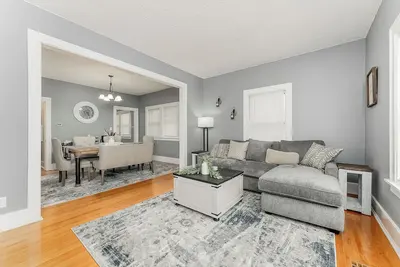 Image de Cozy Cottage Within Walking Distance to Avera Hospital