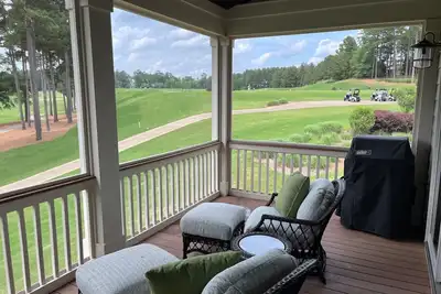 Image de Luxury Golf/Lake Cottage in Reynolds Lake Oconee, behind practice range & green!