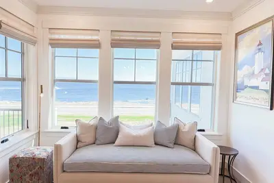 Image de Oceanfront Luxury 3br Townhome, 9-Month School Year Rental in Gloucester