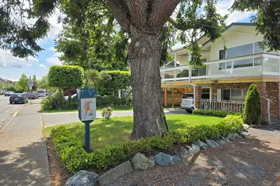Image de Spacious 1900sf 3bedroom house in downtown Sidney one block from Ocean and shops