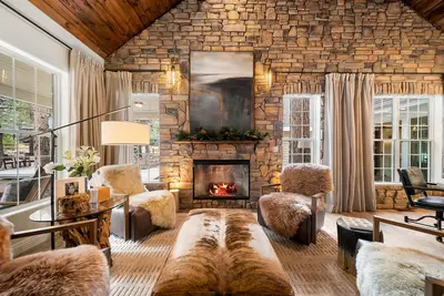 Image de Family Getaway w/Theater Room, Fire Pit & Hot Tub!