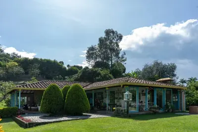 Image de Villa 1hr from Medellin surrounded by nature