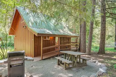 Image de Charming and Cozy A-Frame Cabin Near Mt. Adams