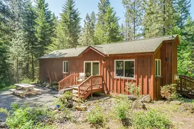 Image de Comfy Cabin for R&R in Trout Lake Near Mt. Adams