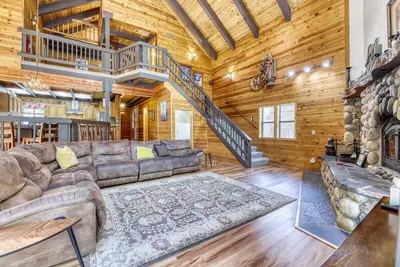 Image de Resting Bear Lodge by Tahoe Getaways - Pet Friendly w Foosball and Hoa Amenities