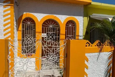 Image de American own 3 bedroom apartment in Phase 1 Seaview Gardens Kingston 11 Jamaica.