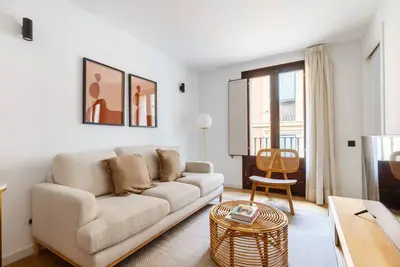 Image de Blueground | El Raval, city view, nr Plaça Reial