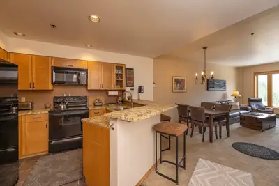 Image de Mountain views in this cozy condo, Kendall 444, located in the heart of Purgatory Village.