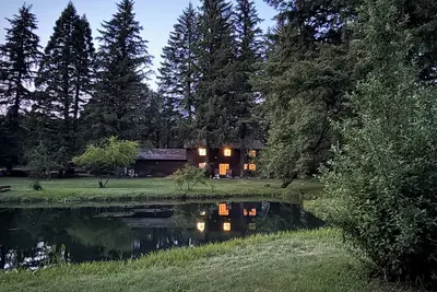 Image de Charming 4-bedroom Chateau with Pond and creek frontage