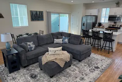 Image de King Suite-Mins to Hosp: Va, Pch, Mayo. Close to everything: Sports, Restaurants