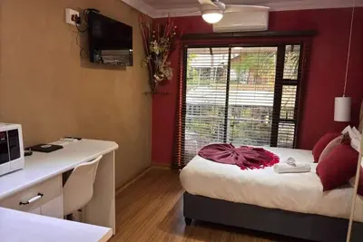 Image de Charming 6-bedroom B&B with Ac, WiFi in peaceful Rustenburg