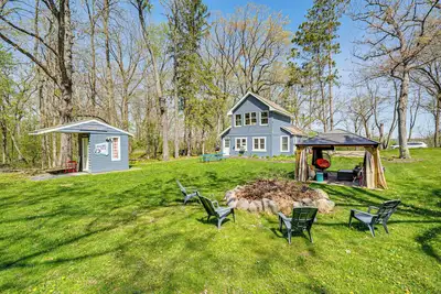 Image de 1 Mi to Lake Geneva: Cottage w/ On-Site Hiking