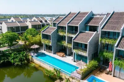 Gold Riverside Apartment & Villa