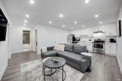Image de Modern 2 Bedroom + Sofa Bed Suite Near Capilano Bridge & Trails