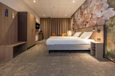 Image de Nature Retreat with Modern Comfort, Pool & Free Parking Included!