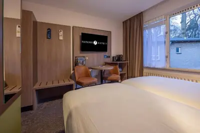 Image de Rewind & Relax: Forest Vibes, Pool & Sauna Serenity! Free Parking