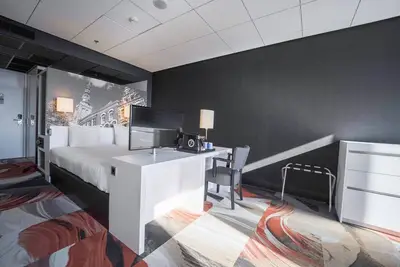 Image de Wellness Stay with Indoor Swimming Pool in the Heart of Leiden