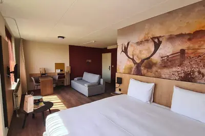 Image de Tranquil escape near scenic nature trails, Beach access & top culinary spots